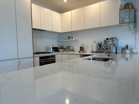 3 bed 2 bath in Hataitai with great views - Photo 2