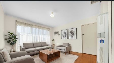 Beautiful family home positioned in a highly desirable location. - Photo 2