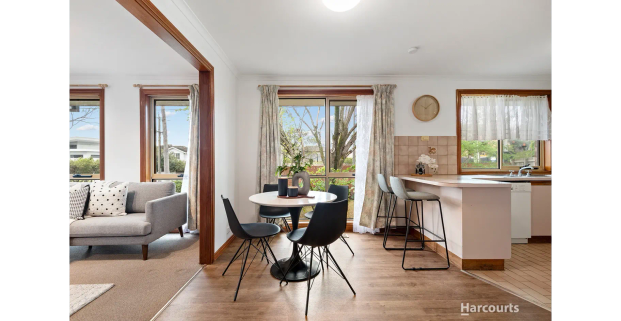 Charming Home in a Prime Doncaster East Setting - Photo 1