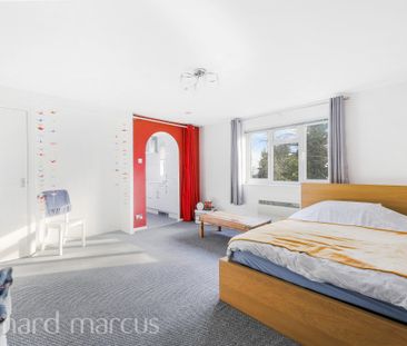 Hunting Gate Drive, Chessington - Photo 2