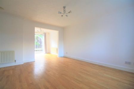 3 bedroom detached house to rent - Photo 2