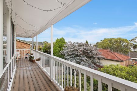 Beautifully maintained family home with 3 living areas and workshop - Photo 2