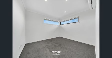 Stylish 3-Bedroom Townhouse in Prime Clyde North Location - Photo 3