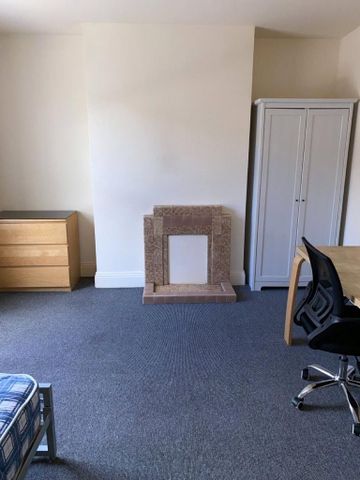 4 bedroom terraced house to rent - Photo 3