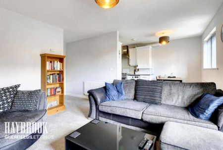 2 bedroom flat to rent - Photo 3