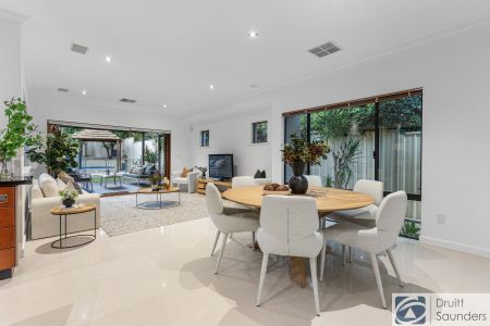 Front Row Seat For Panaromic City Views - Photo 3