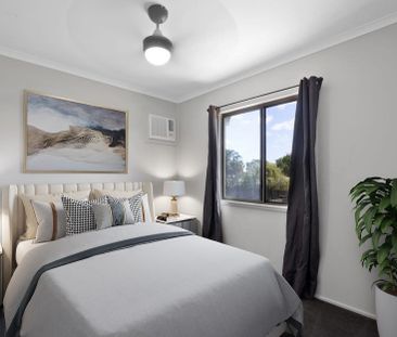 Family home with large shed! - Photo 6