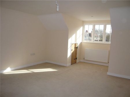 Individual and spacious detached family house, in this sought after village. - Photo 4