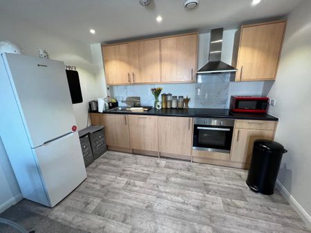 2 bedroom apartment to rent - Photo 4