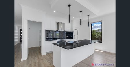 IMMACULATE 3 BEDROOM PROPERTY (UTILITIES INCLUDED IN RENT PRICE) - Photo 2