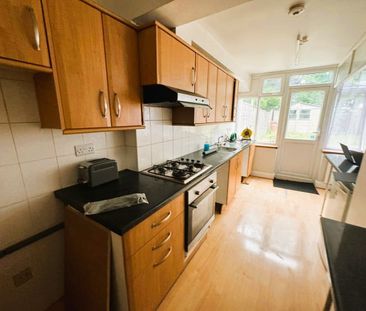 3 Bed Terraced House, Kenton Lane, HA3 - Photo 5