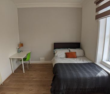 3 bedroom flat to rent - Photo 6