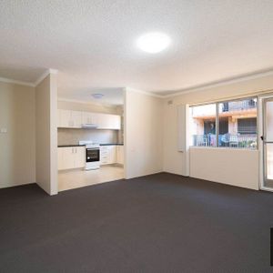 2 Bedroom Unit in Handy Location - Photo 2