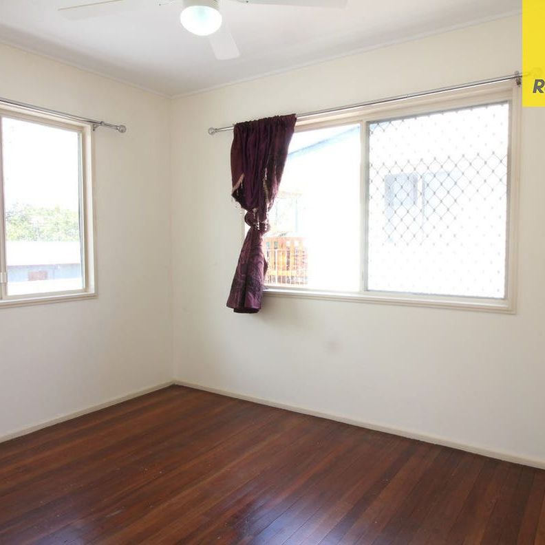 Charming 3-bedroom Family Home in Woodridge. - Photo 1