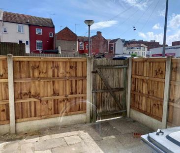 3 bedroom terraced house to rent - Photo 3