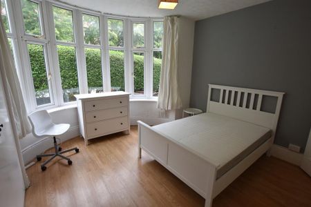 2 bedroom ground floor flat to rent - Photo 3