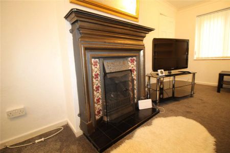 4 bedroom semi-detached house to rent - Photo 3