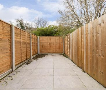 2 Bedroom, 2 bath, 1 reception Flat - Photo 5