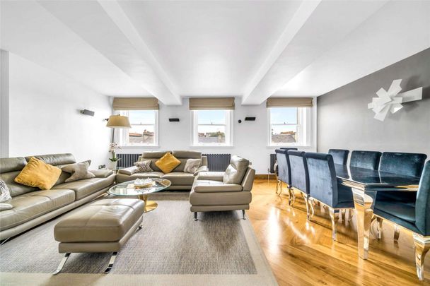 Situated on the 4th floor (with lift) of a beautiful white stucco fronted building, this three/four double bedroom apartment boasts a luxurious feel throughout. - Photo 1