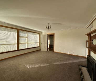 Feel at home, Living Here! - Photo 6