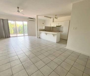 BREEZY 2 BEDROOM UNIT! - Photo 3