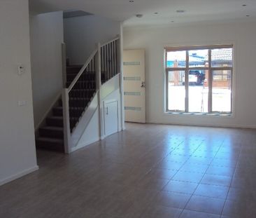 Quality townhouse in great location! - Photo 6