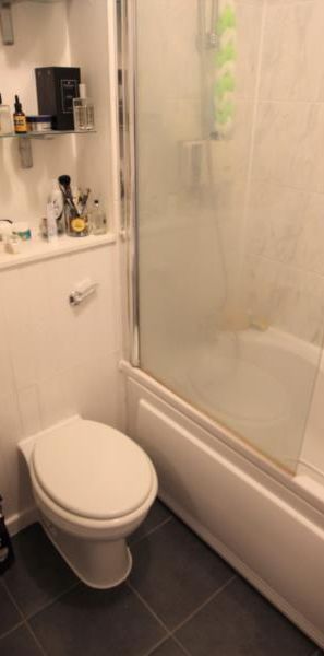 The Rowans, WokingProperty for lettings - Seymours - Photo 1