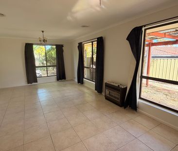 Freshly painted 3-bedroom home - Photo 2