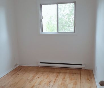 Condo for rent, Longueuil (Saint-Hubert) - Photo 1