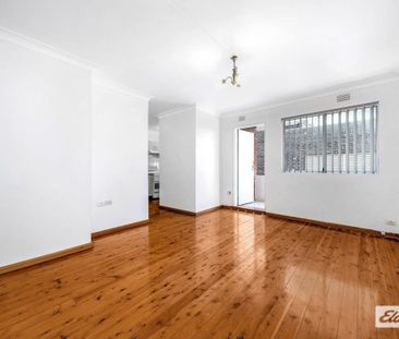 Charming Two-Bedroom Apartment in Roselands - Photo 2