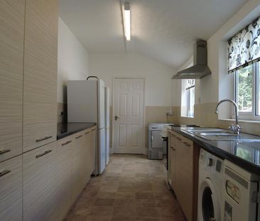 4 bedroom terraced house to rent - Photo 2