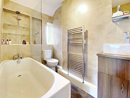 3 bedroom semi-detached house to rent - Photo 3