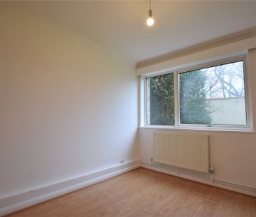 2 bedroom Maisonette in Lima Court, Reading - Photo 5