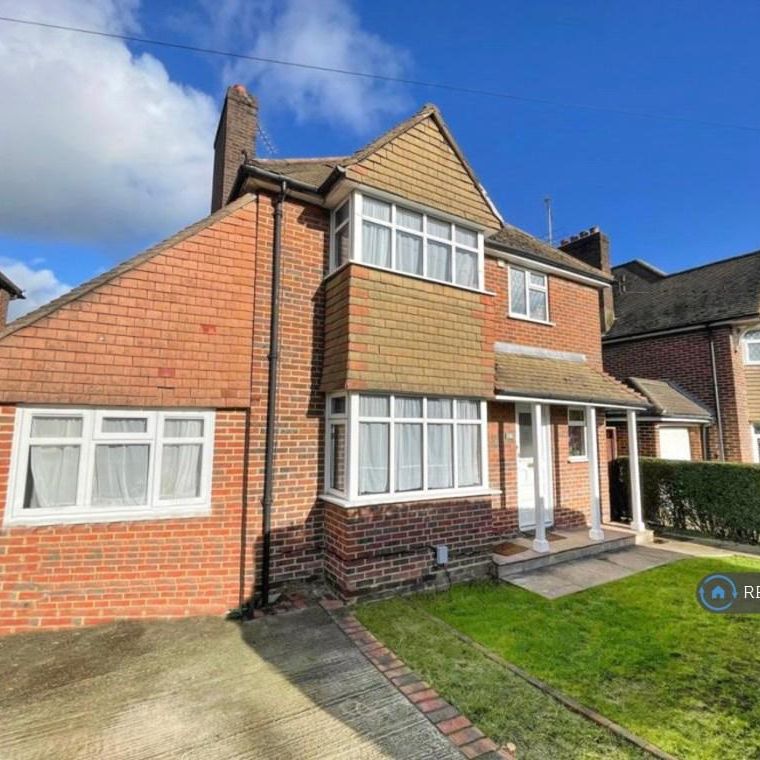 1 bedroom in a house share to rent - Photo 1