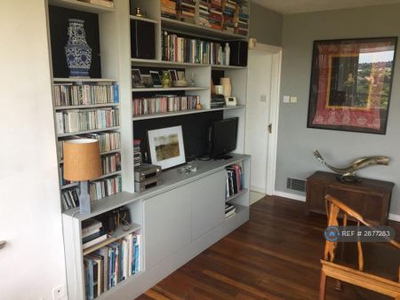 3 bedroom flat to rent - Photo 3