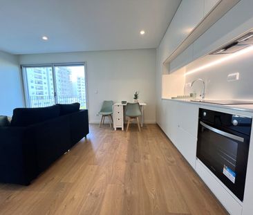 Apartamento T1 para Arrendamento com Varanda e Lugar de Estacioname... - Photo 1