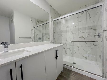 Spacious 4 Bedroom, 2.5 Bath Home With Attached Garage - Photo 4