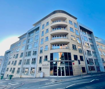 3 Bedroom Apartment - Photo 1