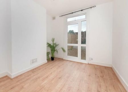 1 Bed Flat, Manor Road, SE25 - Photo 3
