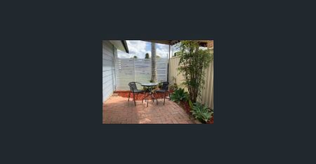 Lovely Renovated Three Bedroom Home, Bonus, Water is Included in Rent - Photo 4
