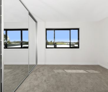 Spacious 2 bedroom with Study Townhouse in an Ideal Location! - Photo 3