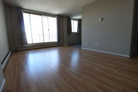 305 13 Avenue NE, Calgary - Photo 4