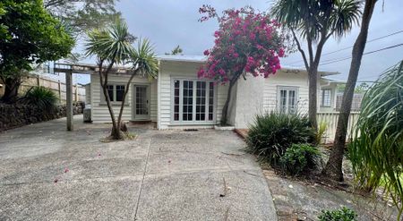 Charming Character Home in the Heart of New Lynn - Photo 5