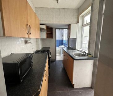 6 bedroom terraced house to rent - Photo 4