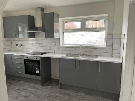 3 bedroom semi-detached house to rent - Photo 2