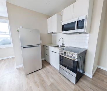 5824 Main Street (A) - Bachelor Apartment - Photo 4