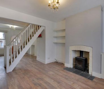 2 bedroom semi-detached house to rent - Photo 2