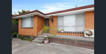 Charming unit in the heart of Ivanhoe - Photo 5