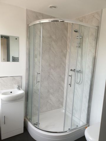 1 bedroom in a house share to rent - Photo 5