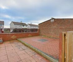 2 BEDROOM House - End Terrace - Photo 2